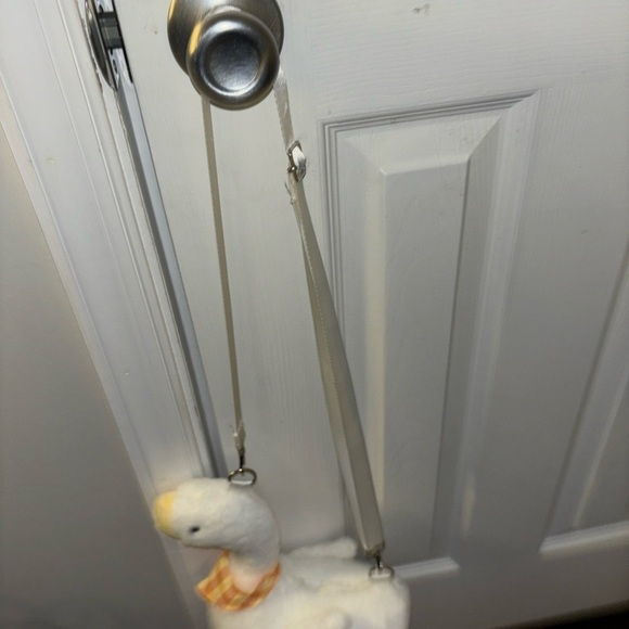 POCKETBOOK GOOSE TO HOLDS CHILDS TREASURES 12”H ZIPPER ADJUSTABLE STRAP - Picture 10 of 14